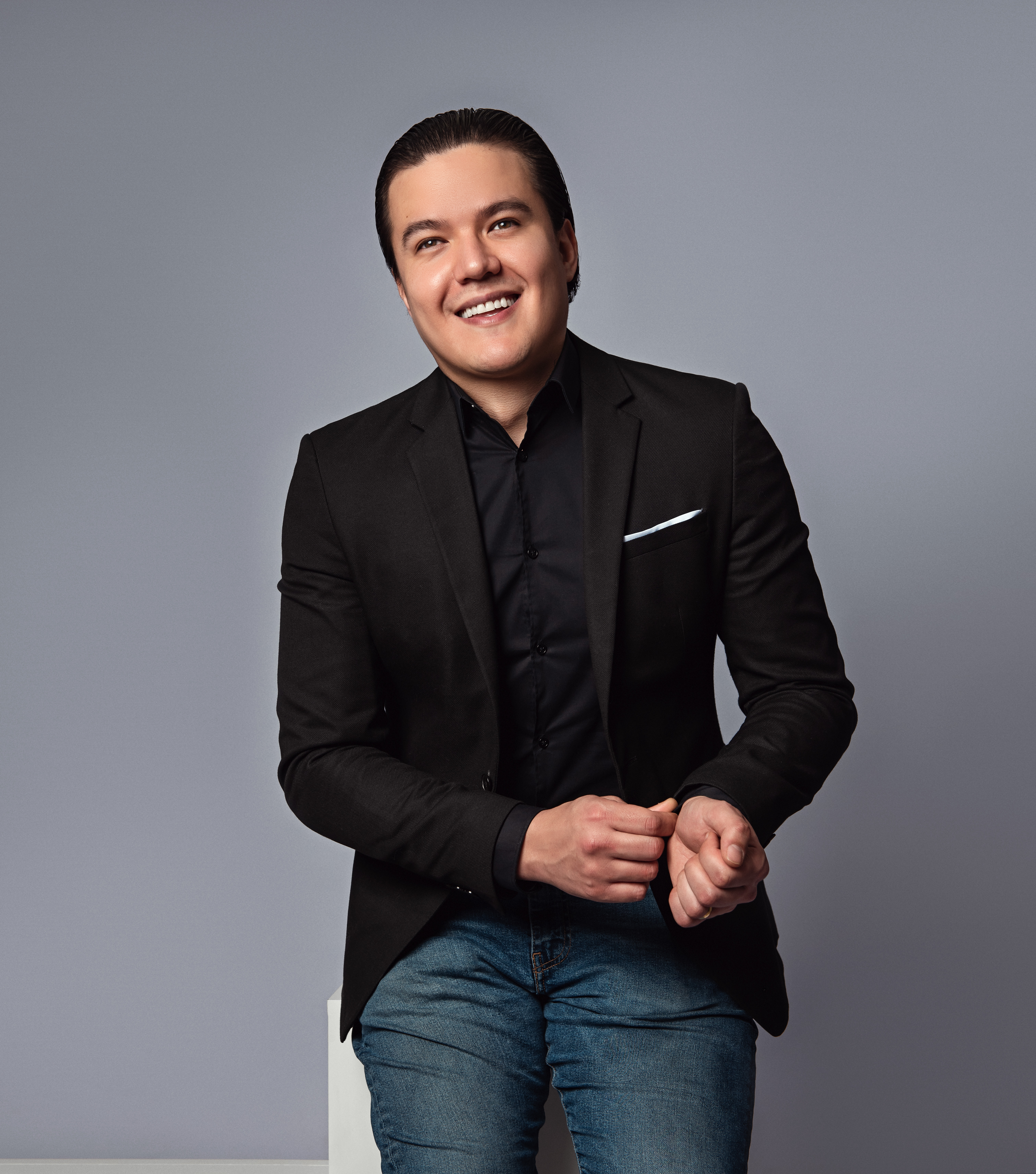 Dr. Kelson Kawamura é cirurgião plástico em Foz do Iguaçu, PR.